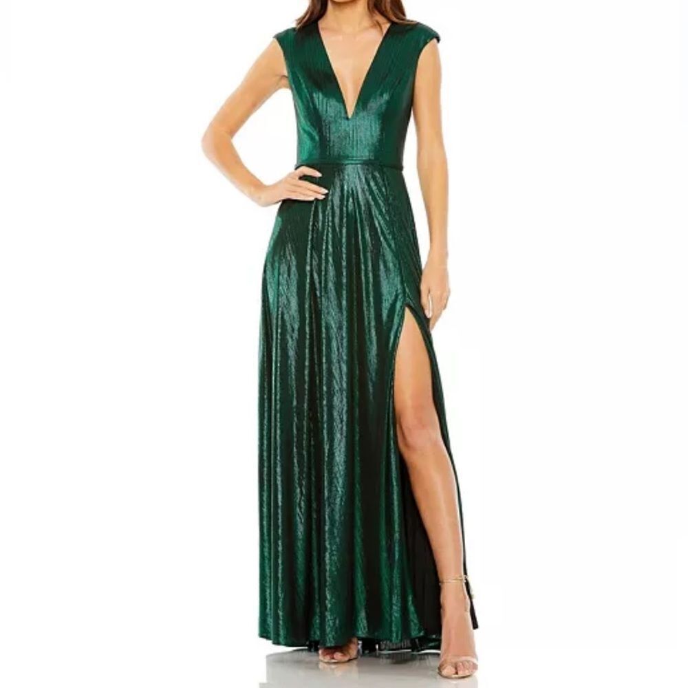 Mac Duggal Green Deep V-neckline Metallic Maxi Dress/Gown(Size 8)